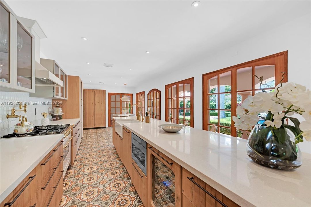Recently Sold: $3,500,000 (5 beds, 3 baths, 2944 Square Feet)