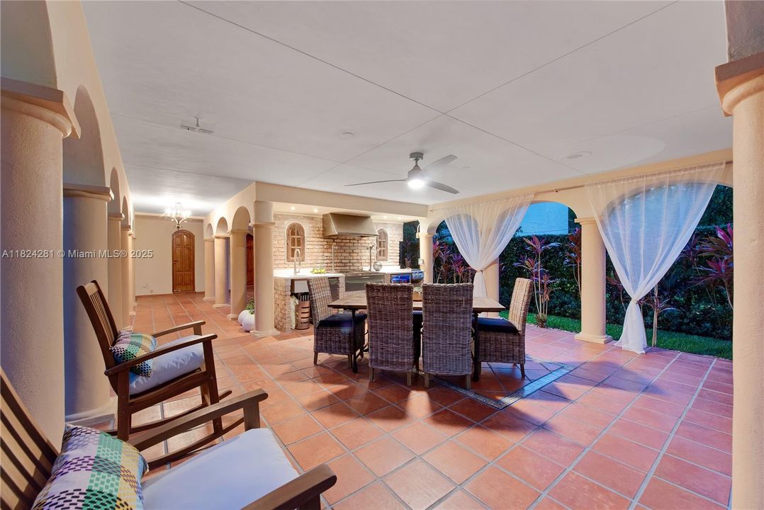 Recently Sold: $3,500,000 (5 beds, 3 baths, 2944 Square Feet)