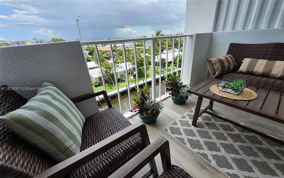 合同活跃: $388,000 (2 贝兹, 2 浴室, 1425 平方英尺)