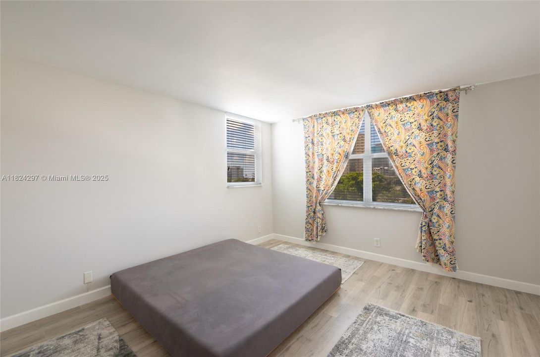 合同活跃: $388,000 (2 贝兹, 2 浴室, 1425 平方英尺)