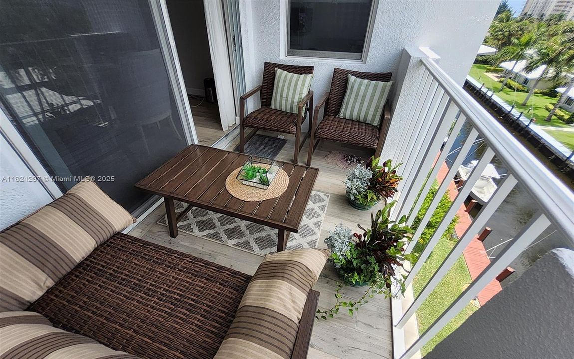 合同活跃: $388,000 (2 贝兹, 2 浴室, 1425 平方英尺)