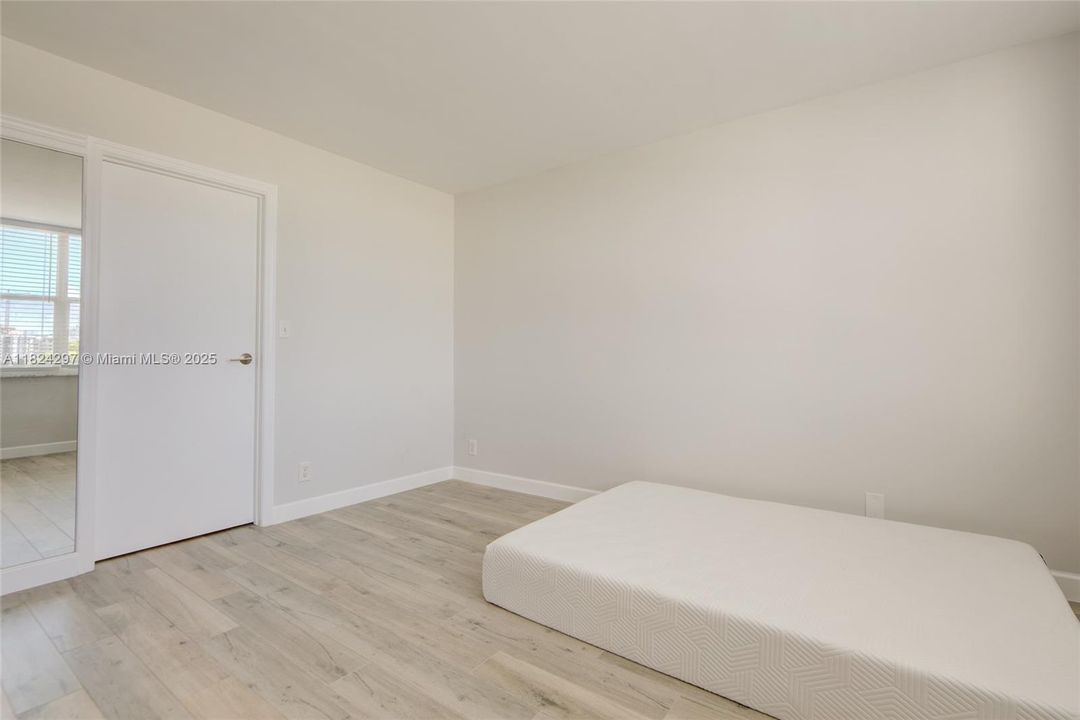 合同活跃: $388,000 (2 贝兹, 2 浴室, 1425 平方英尺)