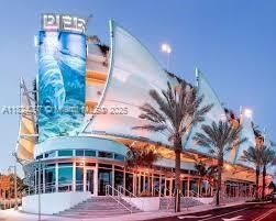 合同活跃: $388,000 (2 贝兹, 2 浴室, 1425 平方英尺)