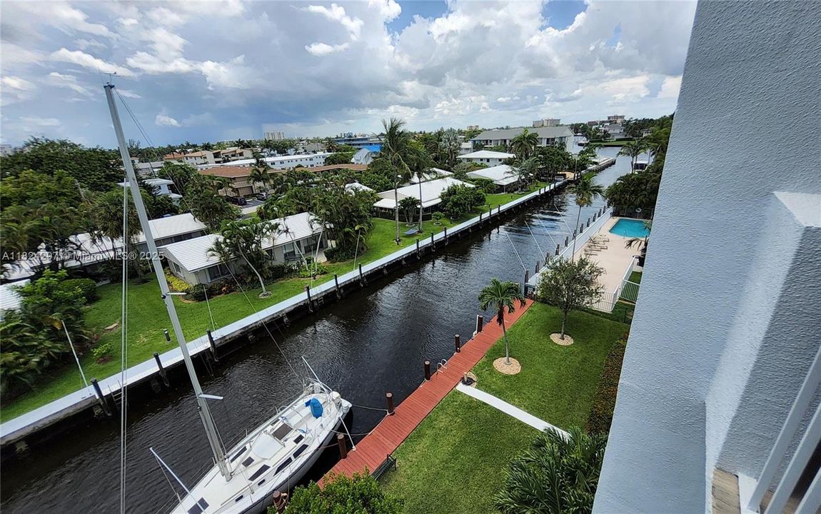 合同活跃: $388,000 (2 贝兹, 2 浴室, 1425 平方英尺)