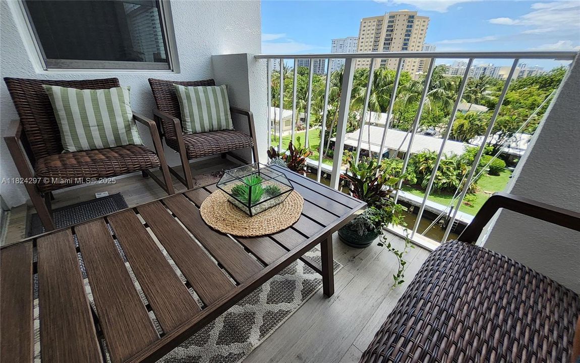 合同活跃: $388,000 (2 贝兹, 2 浴室, 1425 平方英尺)