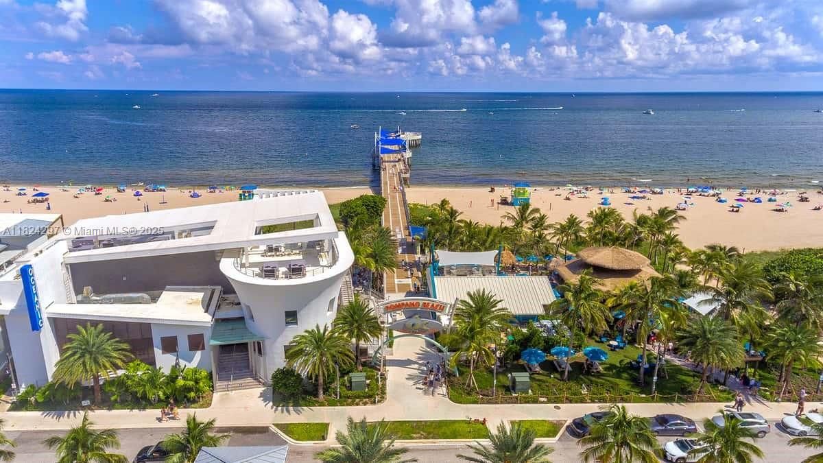 合同活跃: $388,000 (2 贝兹, 2 浴室, 1425 平方英尺)