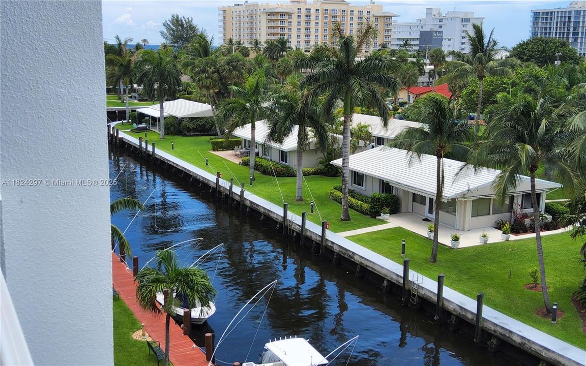 合同活跃: $388,000 (2 贝兹, 2 浴室, 1425 平方英尺)