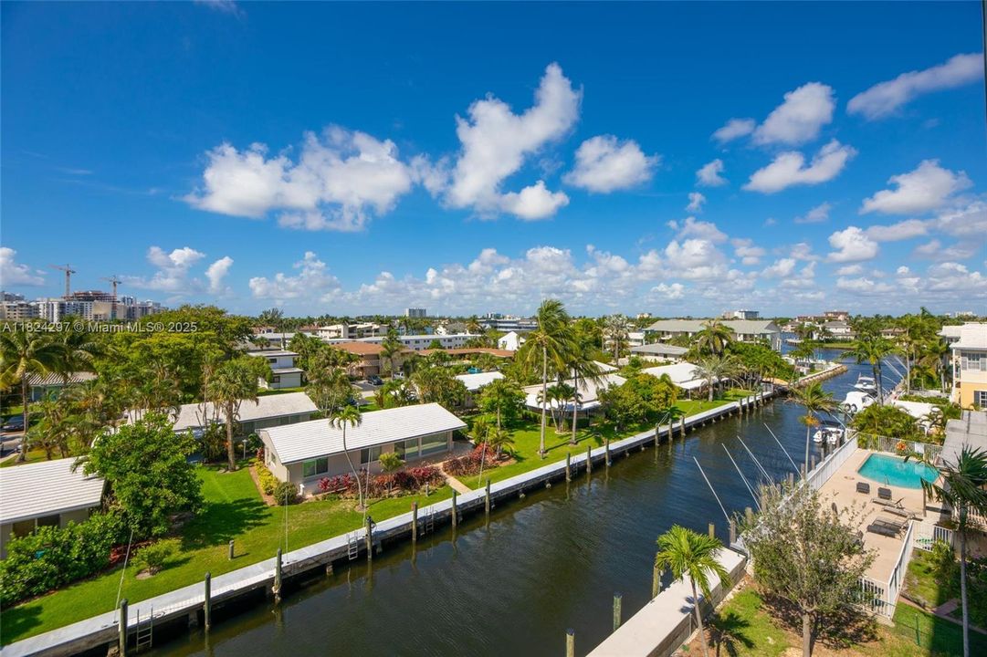 合同活跃: $388,000 (2 贝兹, 2 浴室, 1425 平方英尺)