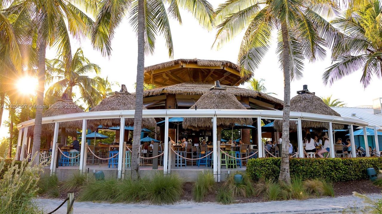 合同活跃: $388,000 (2 贝兹, 2 浴室, 1425 平方英尺)