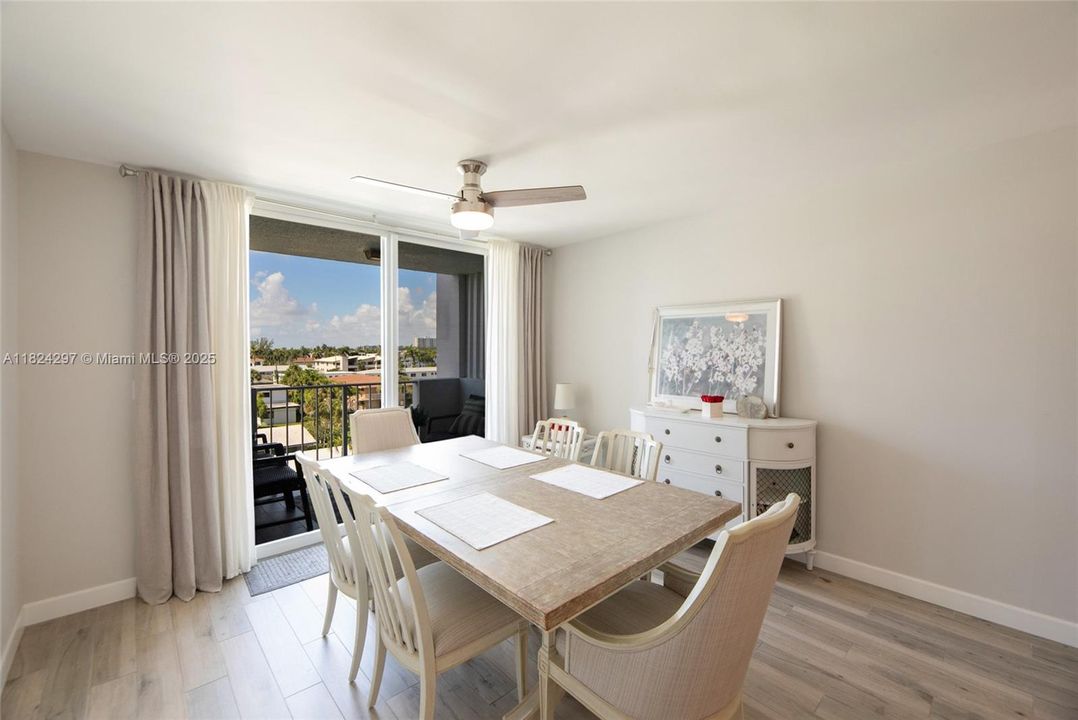 合同活跃: $388,000 (2 贝兹, 2 浴室, 1425 平方英尺)