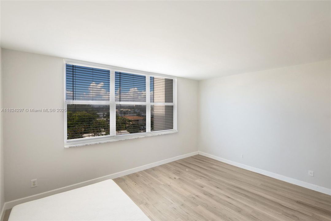 合同活跃: $388,000 (2 贝兹, 2 浴室, 1425 平方英尺)