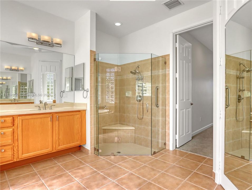 For Sale: $750,000 (4 beds, 3 baths, 2679 Square Feet)