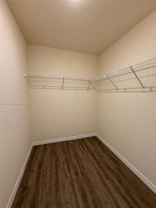 Master - walking closet