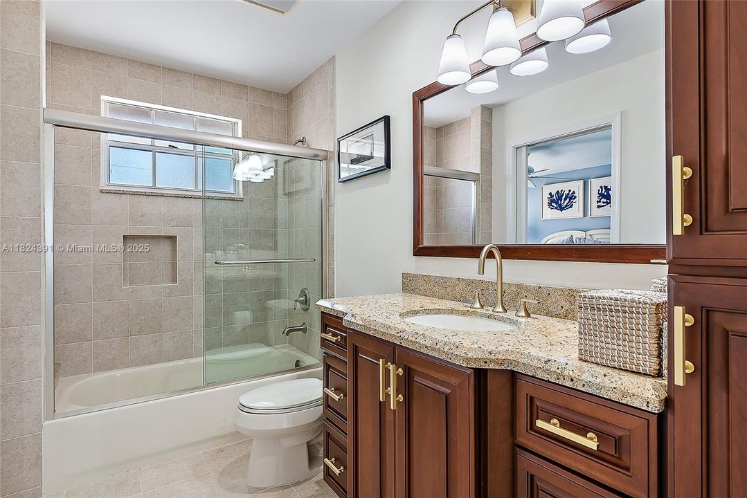 Vendido Recientemente: $1,300,000 (3 camas, 3 baños, 2960 Pies cuadrados)