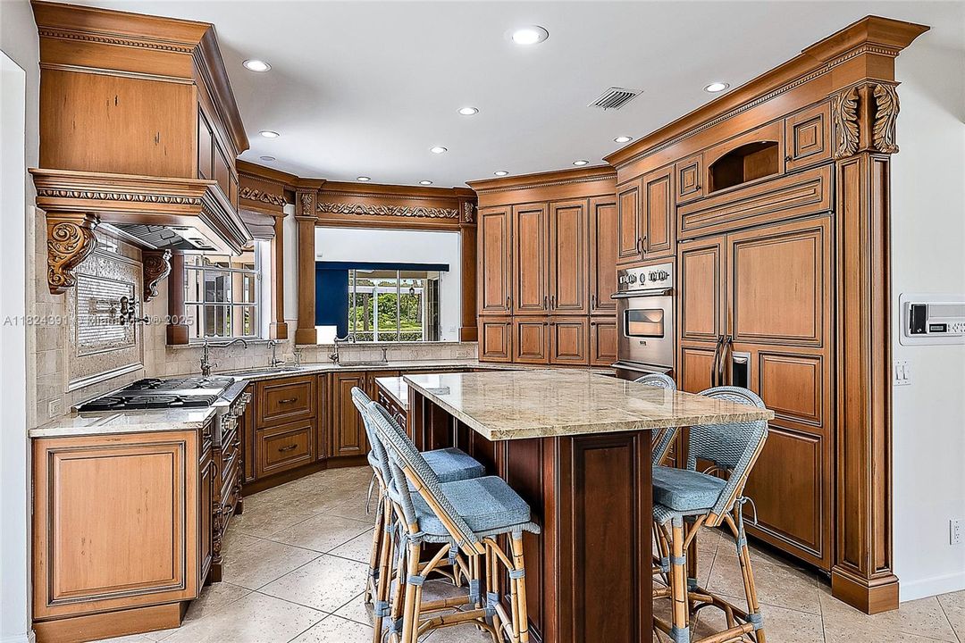 Vendido Recientemente: $1,300,000 (3 camas, 3 baños, 2960 Pies cuadrados)