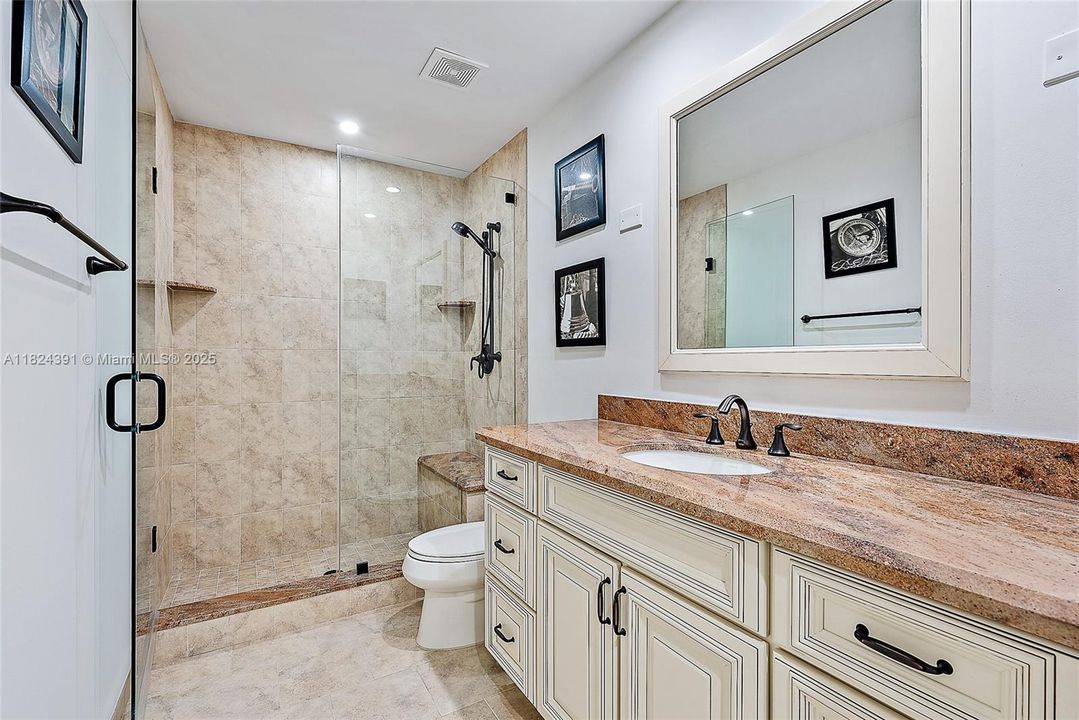 Vendido Recientemente: $1,300,000 (3 camas, 3 baños, 2960 Pies cuadrados)