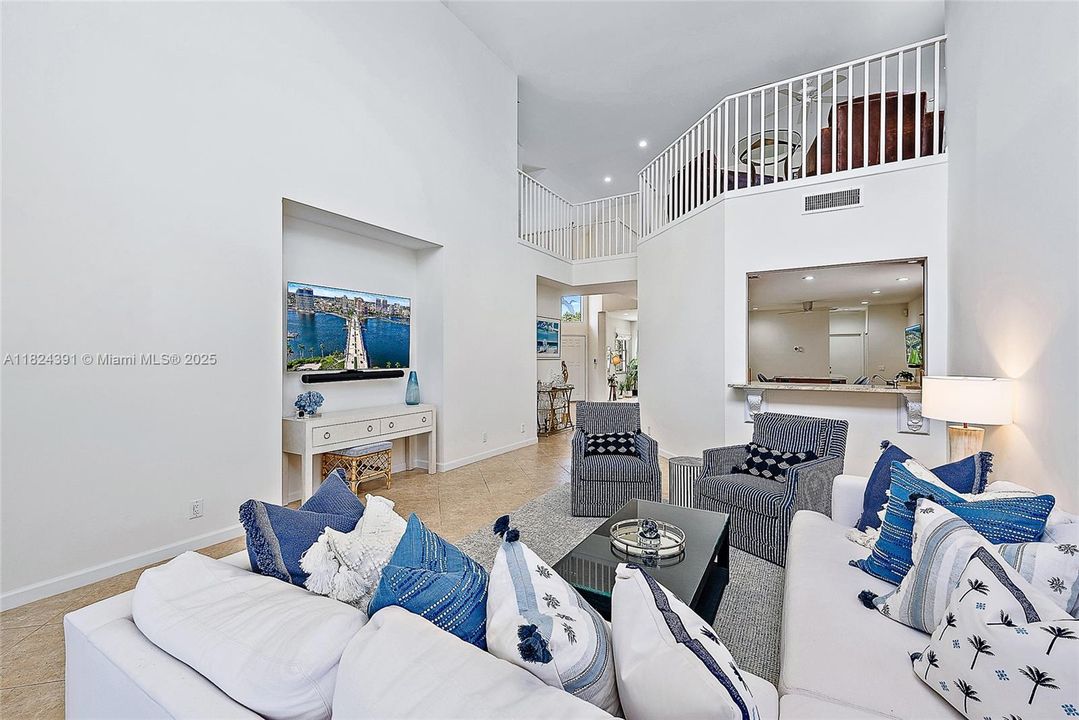 Vendido Recientemente: $1,300,000 (3 camas, 3 baños, 2960 Pies cuadrados)