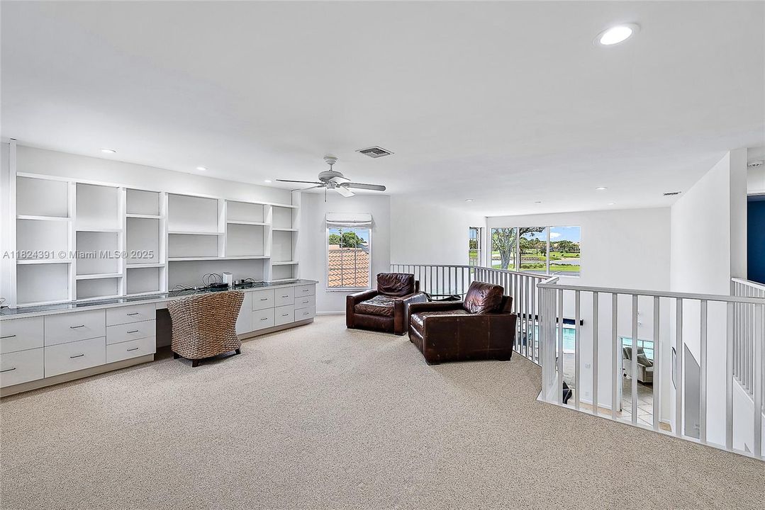 Vendido Recientemente: $1,300,000 (3 camas, 3 baños, 2960 Pies cuadrados)