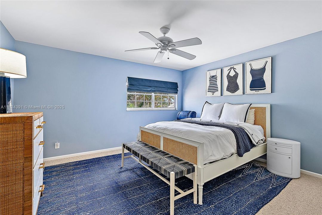 Vendido Recientemente: $1,300,000 (3 camas, 3 baños, 2960 Pies cuadrados)