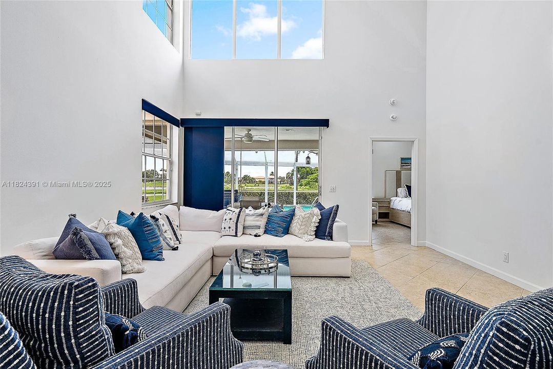 Vendido Recientemente: $1,300,000 (3 camas, 3 baños, 2960 Pies cuadrados)