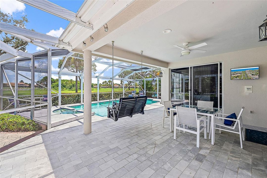 Vendido Recientemente: $1,300,000 (3 camas, 3 baños, 2960 Pies cuadrados)