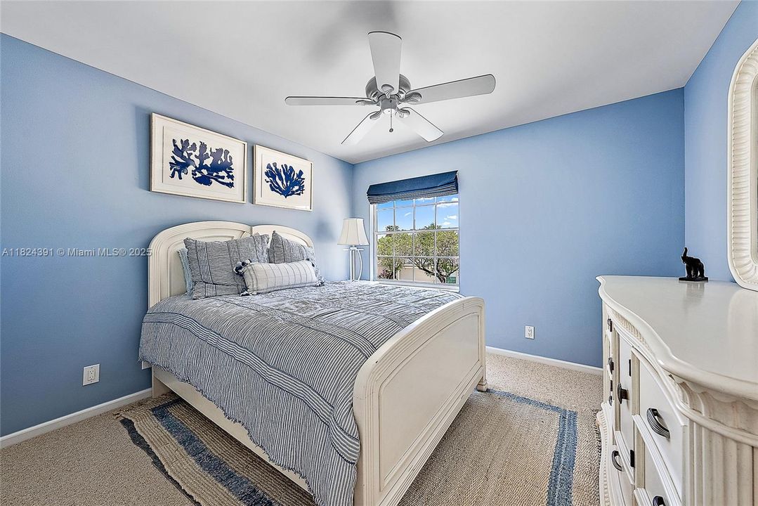 Vendido Recientemente: $1,300,000 (3 camas, 3 baños, 2960 Pies cuadrados)