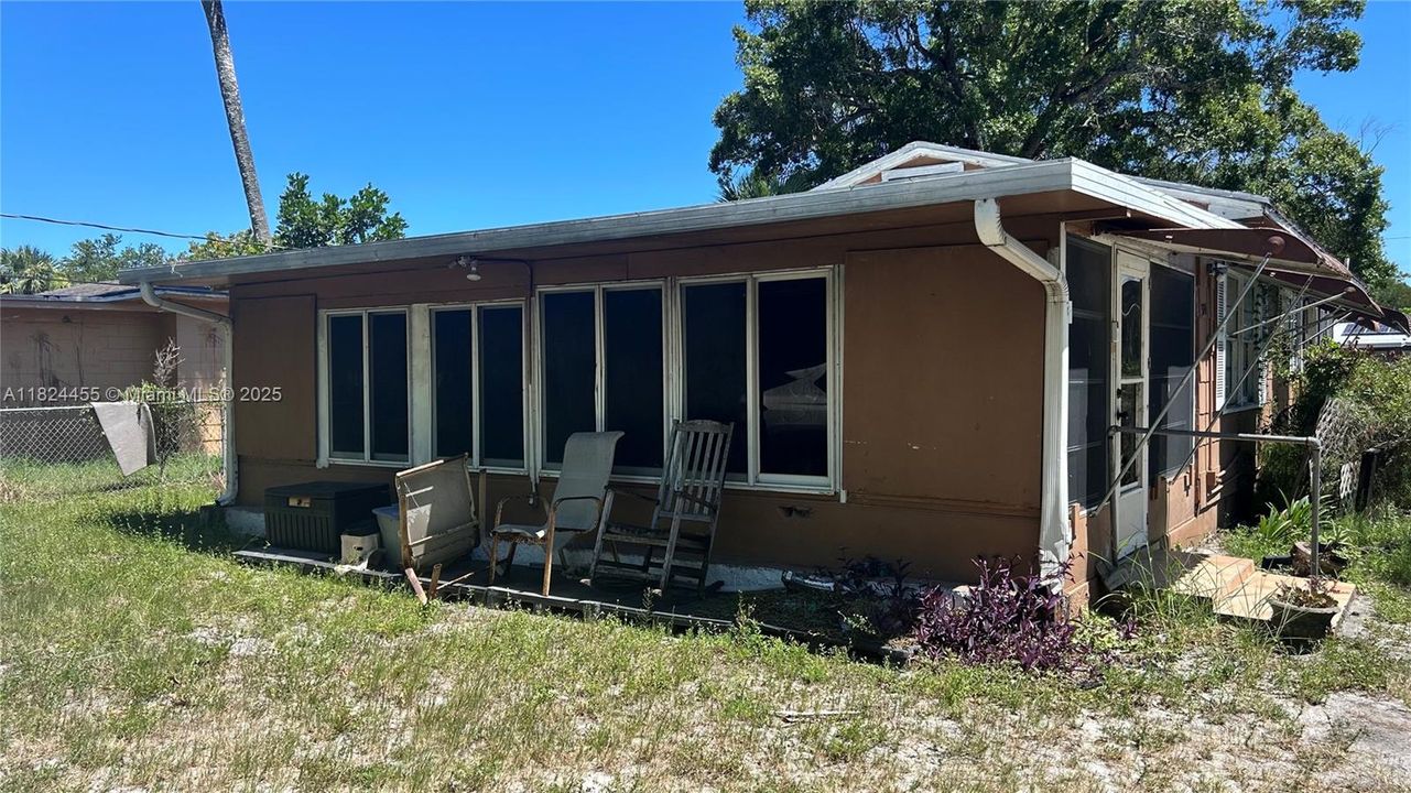 На продажу: $140,000 (2 спален, 1 ванн, 738 Квадратных фут)