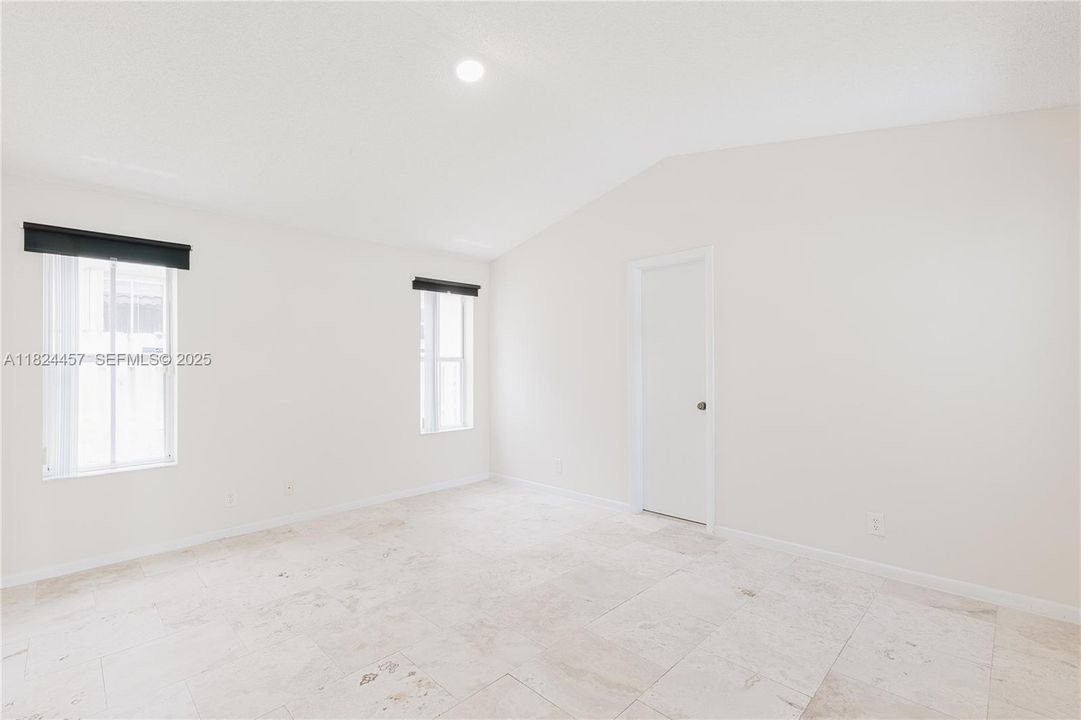 Под контрактом: $599,000 (3 спален, 2 ванн, 1302 Квадратных фут)