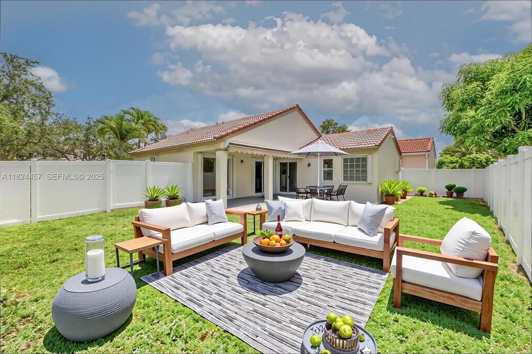 Под контрактом: $599,000 (3 спален, 2 ванн, 1302 Квадратных фут)