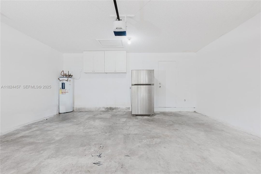 Под контрактом: $599,000 (3 спален, 2 ванн, 1302 Квадратных фут)