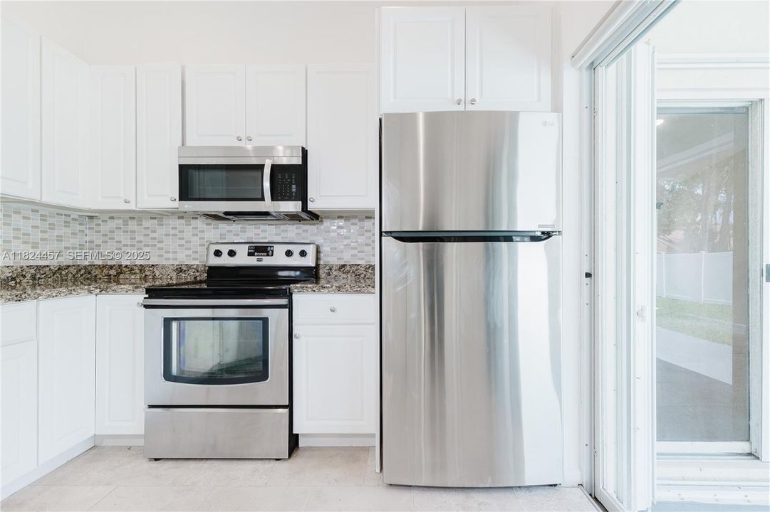 Под контрактом: $599,000 (3 спален, 2 ванн, 1302 Квадратных фут)