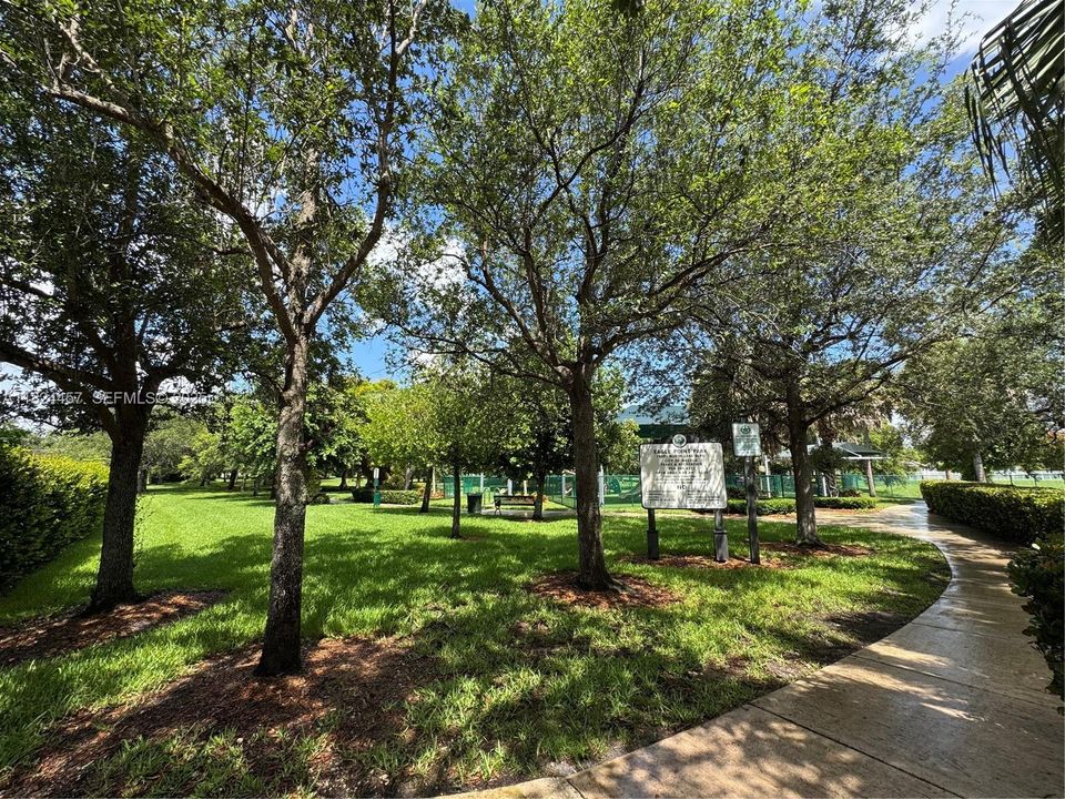 Под контрактом: $599,000 (3 спален, 2 ванн, 1302 Квадратных фут)