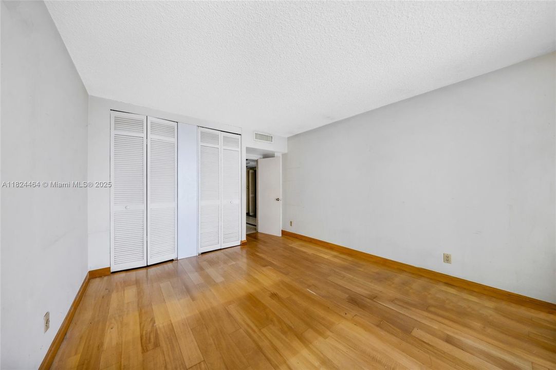 合同活跃: $580,000 (2 贝兹, 2 浴室, 1660 平方英尺)