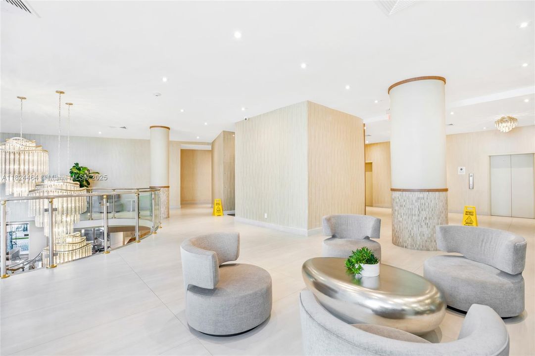 合同活跃: $580,000 (2 贝兹, 2 浴室, 1660 平方英尺)