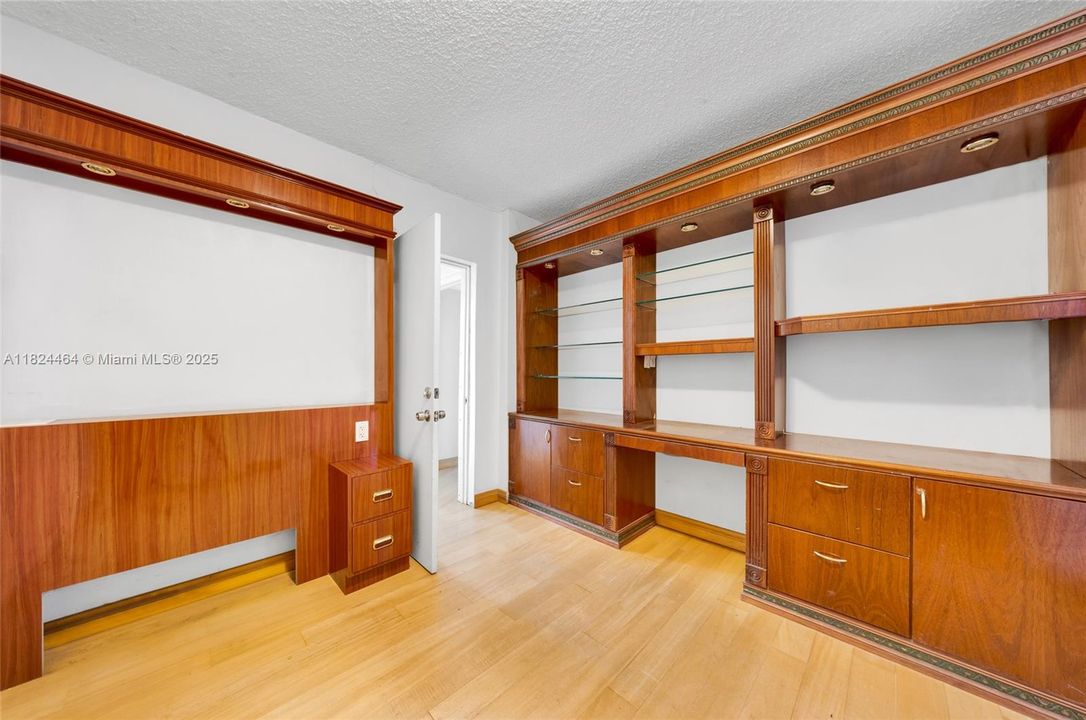 合同活跃: $580,000 (2 贝兹, 2 浴室, 1660 平方英尺)