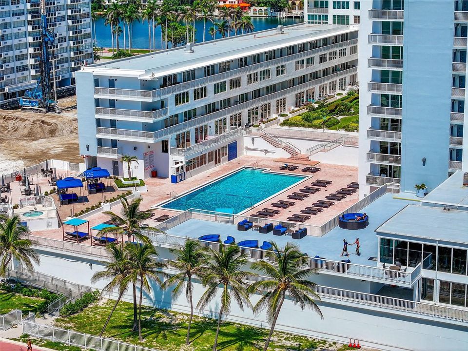 合同活跃: $580,000 (2 贝兹, 2 浴室, 1660 平方英尺)