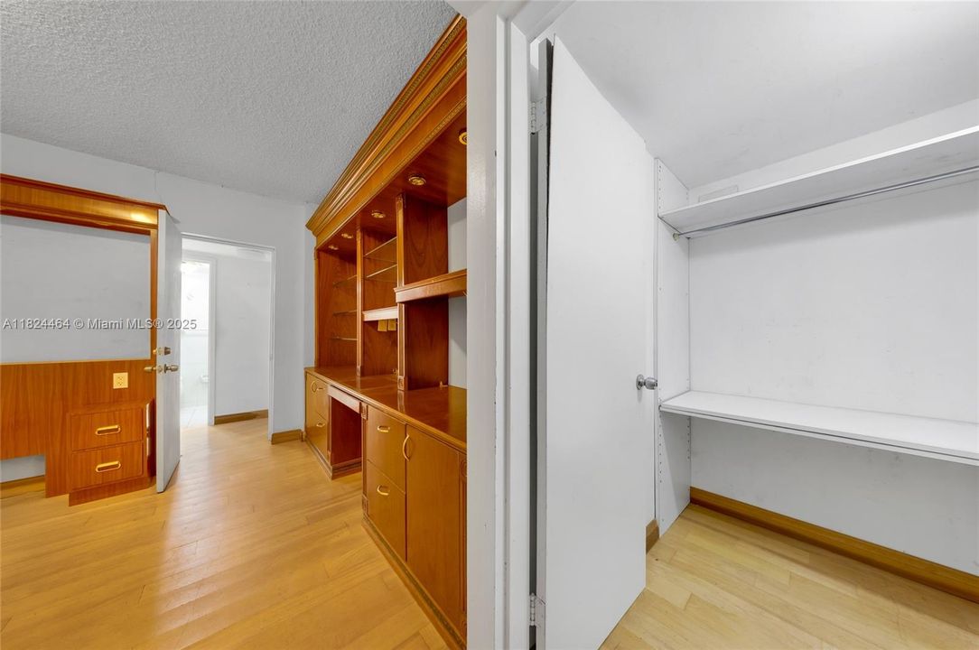 合同活跃: $580,000 (2 贝兹, 2 浴室, 1660 平方英尺)