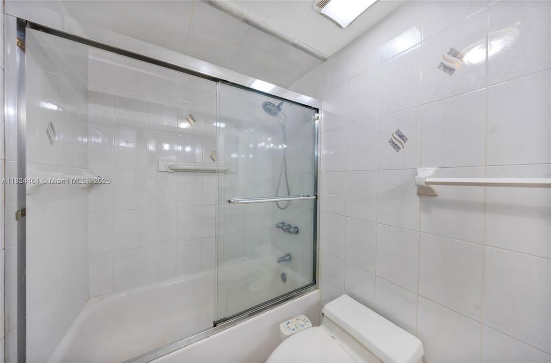 合同活跃: $580,000 (2 贝兹, 2 浴室, 1660 平方英尺)