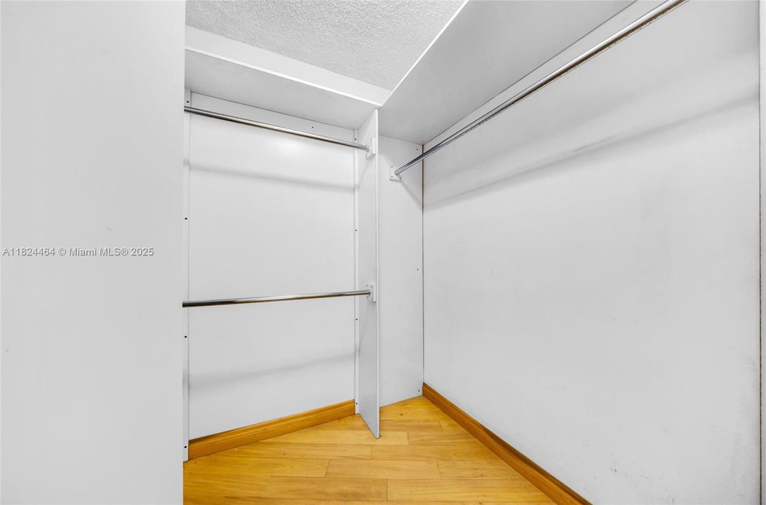 合同活跃: $580,000 (2 贝兹, 2 浴室, 1660 平方英尺)