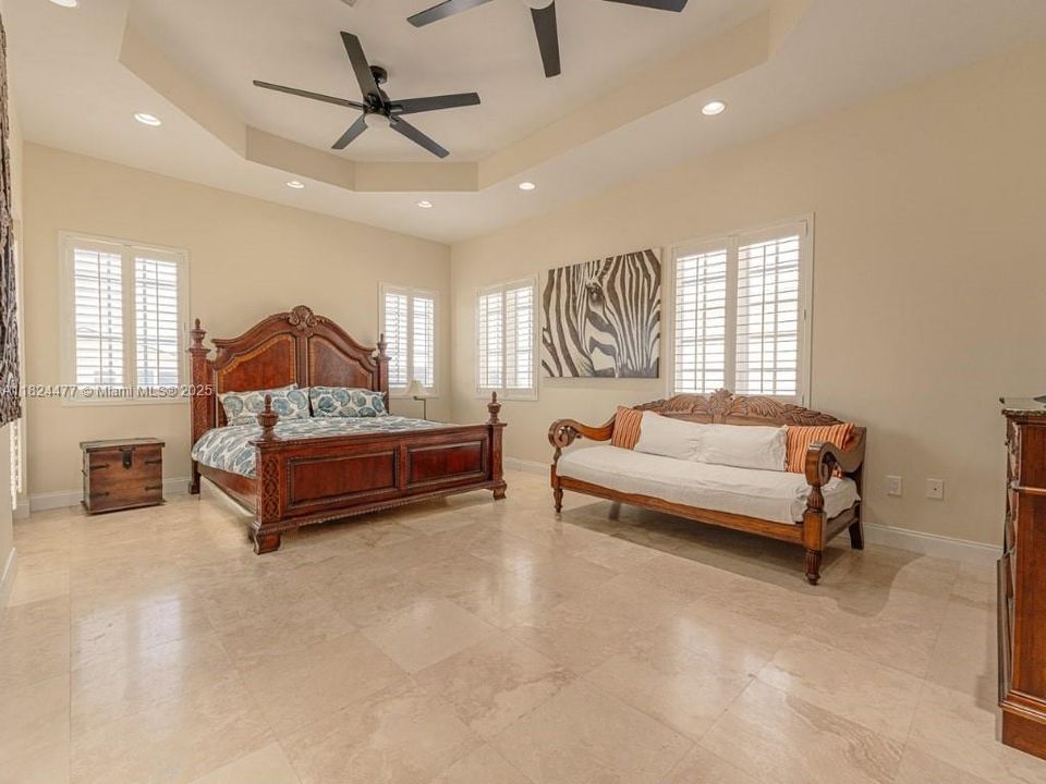 For Rent: $6,995 (4 beds, 3 baths, 3116 Square Feet)