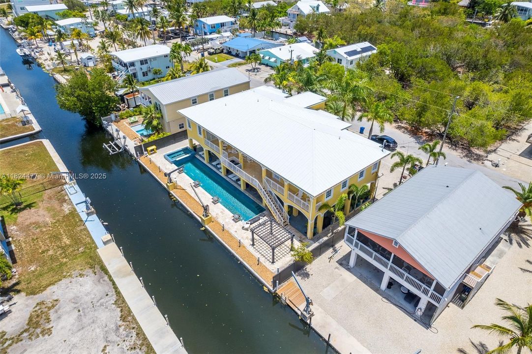 For Rent: $6,995 (4 beds, 3 baths, 3116 Square Feet)