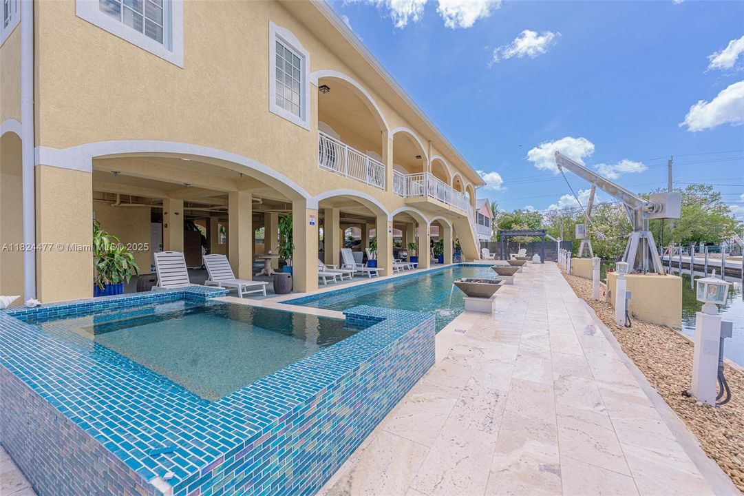 For Rent: $6,995 (4 beds, 3 baths, 3116 Square Feet)