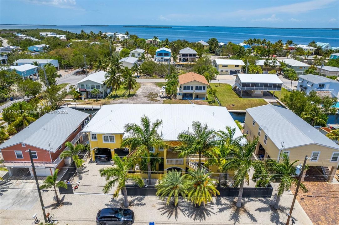 For Rent: $6,995 (4 beds, 3 baths, 3116 Square Feet)