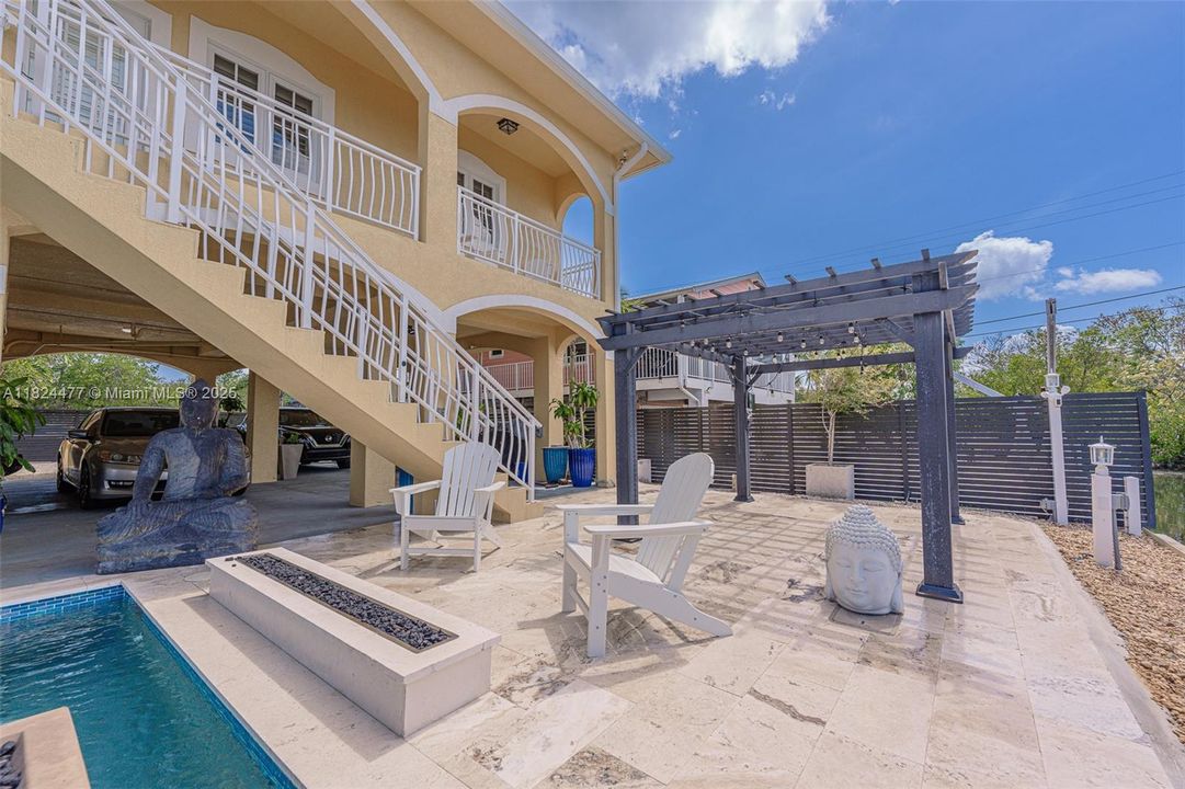 For Rent: $6,995 (4 beds, 3 baths, 3116 Square Feet)