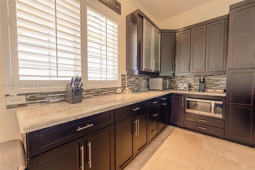 For Rent: $6,995 (4 beds, 3 baths, 3116 Square Feet)