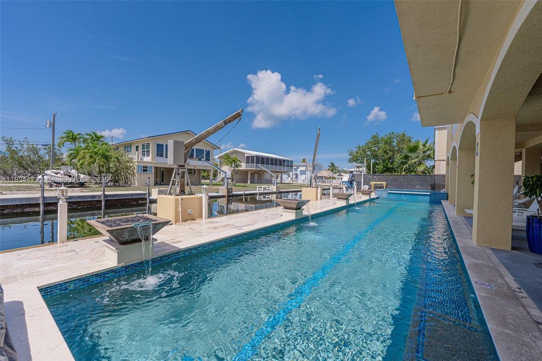 For Rent: $6,995 (4 beds, 3 baths, 3116 Square Feet)