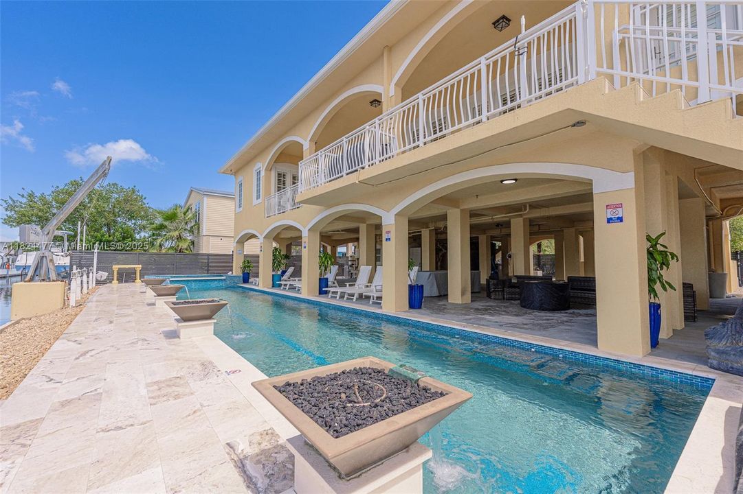 For Rent: $6,995 (4 beds, 3 baths, 3116 Square Feet)