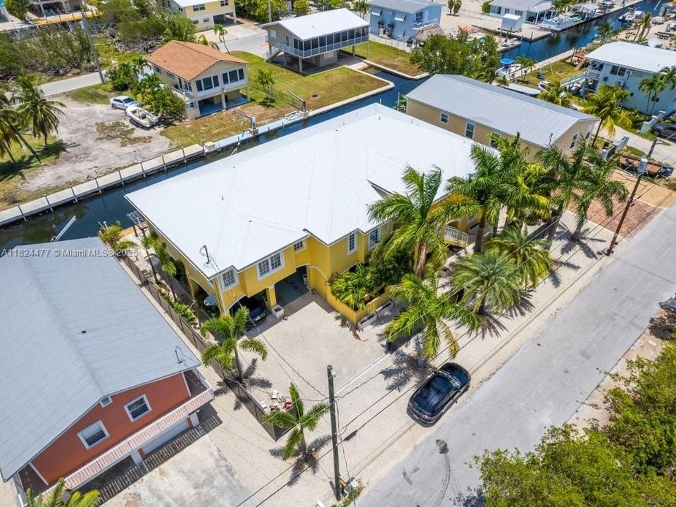 For Rent: $6,995 (4 beds, 3 baths, 3116 Square Feet)