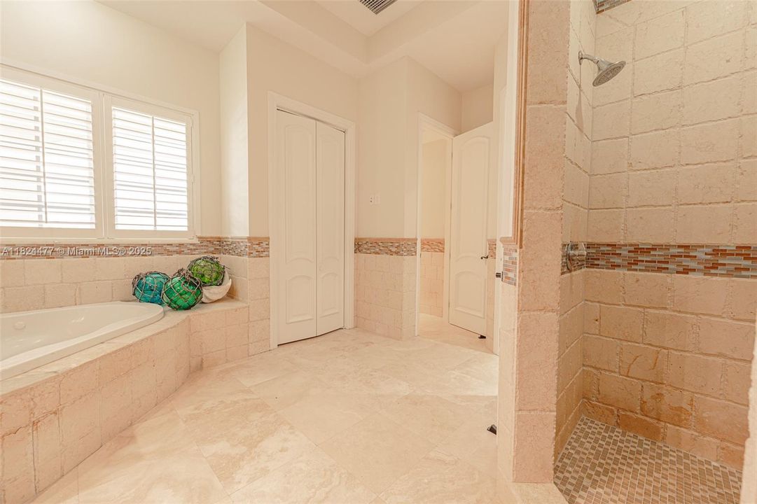 For Rent: $6,995 (4 beds, 3 baths, 3116 Square Feet)