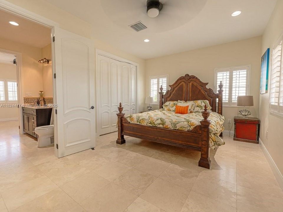 For Rent: $6,995 (4 beds, 3 baths, 3116 Square Feet)